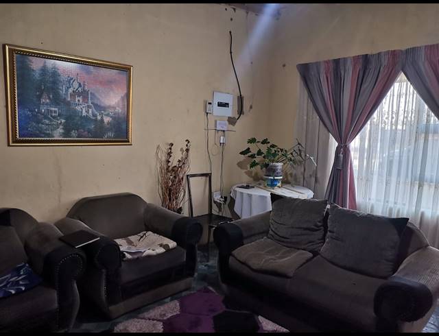 2 BEDROOM HOUSE FOR SALE IN TSAKANE